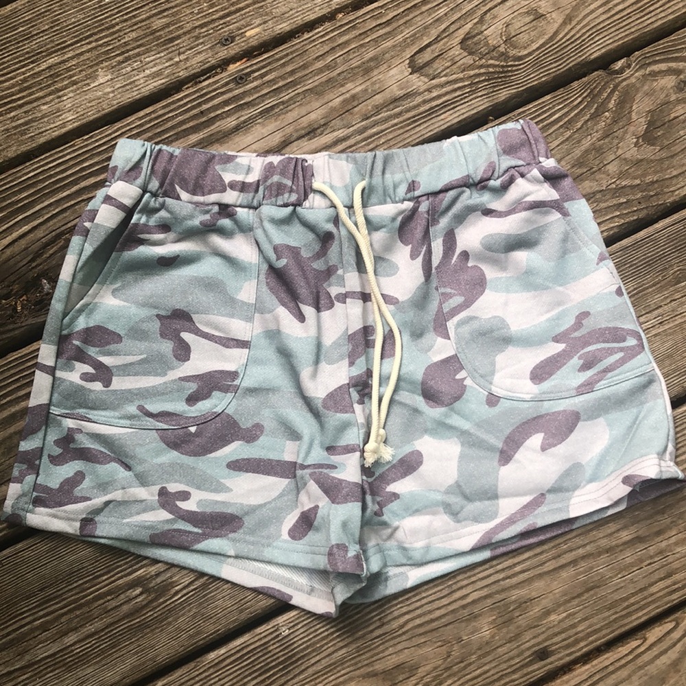Camouflage shorts last one large - Picture 7 of 9